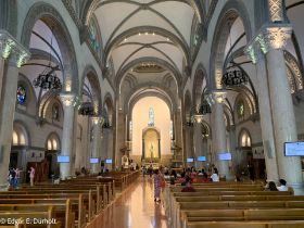 Basilika innen, Manila-5907.jpg