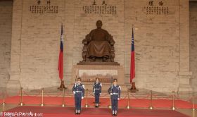 Chiang-Kai-shek Statue-1030377-2.jpg