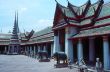 C 10 Wat Arun mit Statuen.jpg