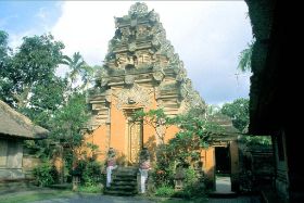 A 27 Ubud Royal Palace Gate.jpg