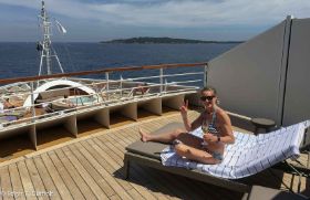 Chris auf unserer Terrasse, Seabourn Encore-3034.jpg