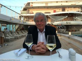 Edgar beim Wein, Seabourn Encore-3132-2.jpg